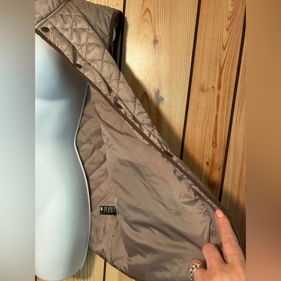 Southern Marsh Women’s Quilt Vest Burnt Taupe Size M Logo Full Zip Pockets Light - Picture 8 of 15